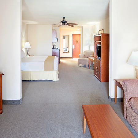 Holiday Inn Express & Suites Kerrville Bilik gambar