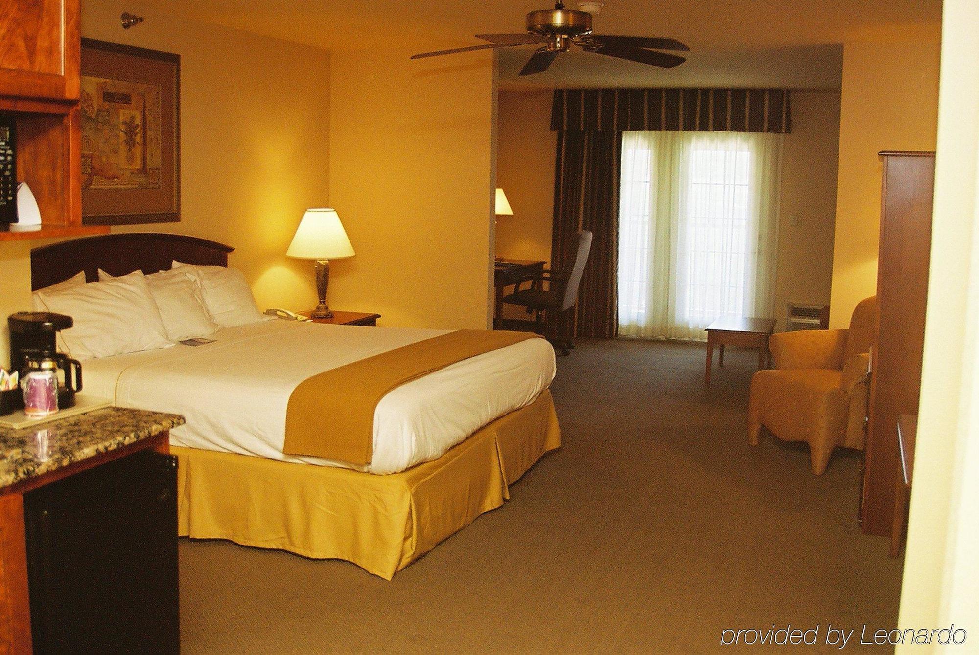 Holiday Inn Express & Suites Kerrville Bilik gambar